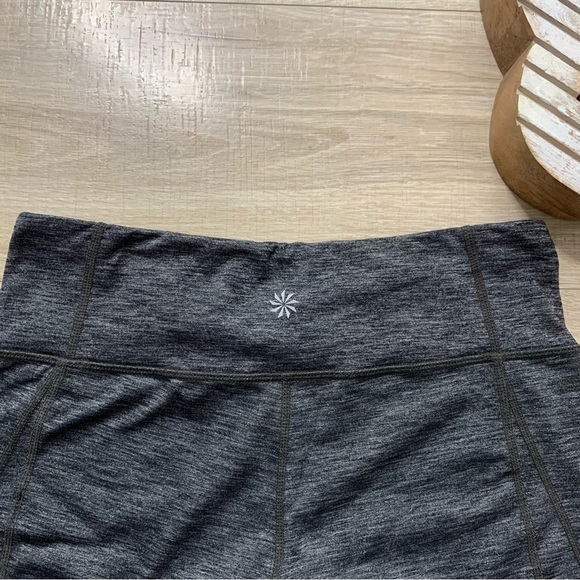 Athleta Black Heather Gray Revelation Capri Leggings Size Medium - Picture 10 of 12